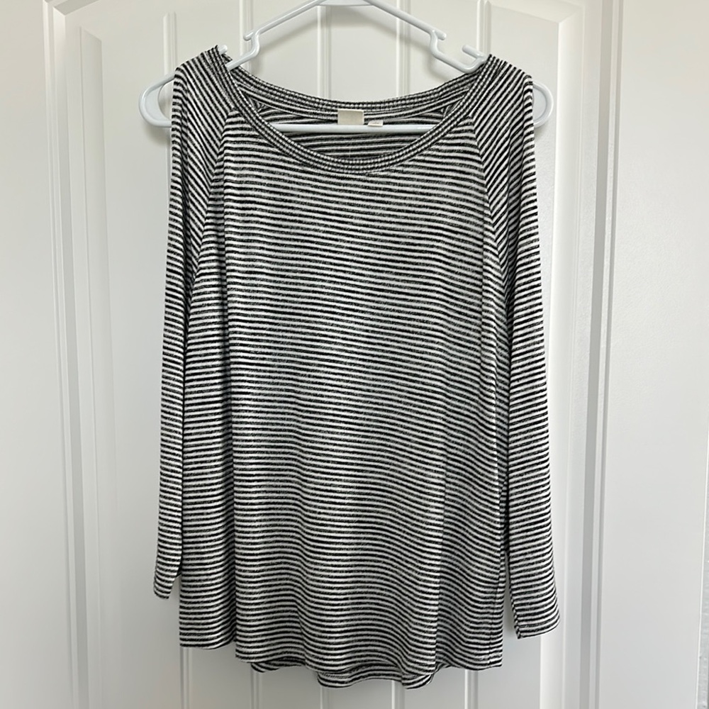 GAP Black and White 3/4 Sleeve Open Shoulder Lightweight Sweater